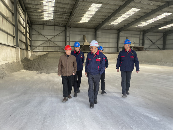 股份公司黨委委員、副總經(jīng)理劉道昆到建材公司調(diào)研