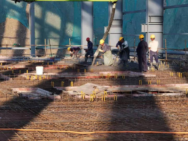 金磊項目篩分間4米平臺混凝土順利澆筑完成