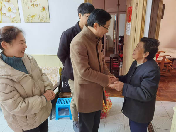 公司黨委開(kāi)展走訪慰問(wèn)工作 公司黨委開(kāi)展走訪慰問(wèn)工作