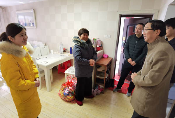 公司黨委開(kāi)展走訪慰問(wèn)工作 公司黨委開(kāi)展走訪慰問(wèn)工作