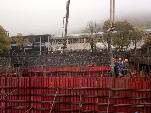 銅冠新技術環(huán)保水池改造工程正在施工 銅冠新技術環(huán)保水池改造工程正在施工