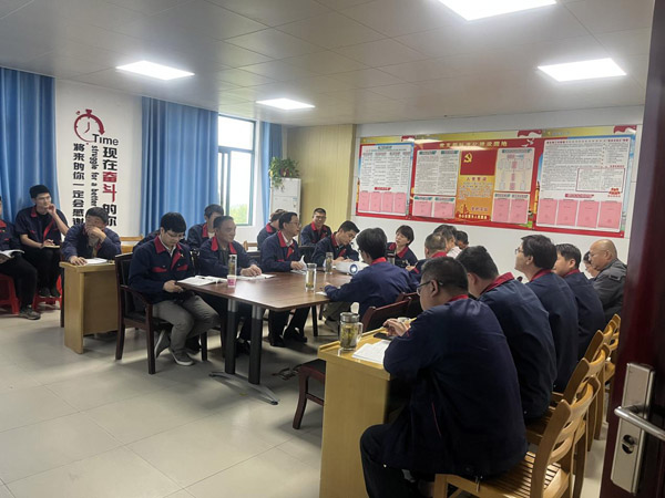 王伍升到建材研究室、建材公司調(diào)研